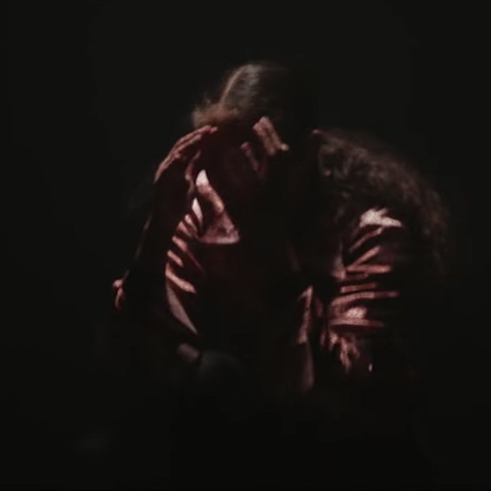 070-shake-i-laugh-161115