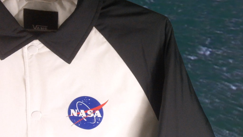 ho18_spacevoyager_vn0a3hxzwuz_vansspacetorreypaddedmte_spacewhite_macro_elevated