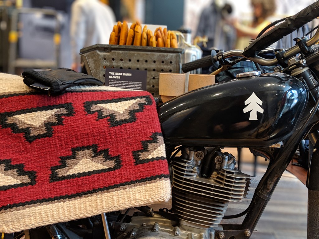 00100lportrait_00100_burst20181101141708158_cover