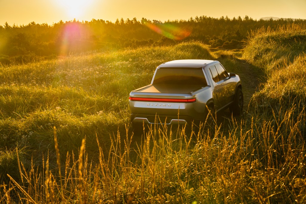 n-rivian_r1t_grass-2