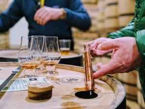 00100lportrait_00100_burst20190311171537681_cover