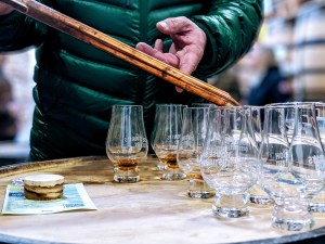 00100lportrait_00100_burst20190311172143873_cover-3