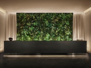 tsq-edition_lobby-reception-desk_nikolas-koenig