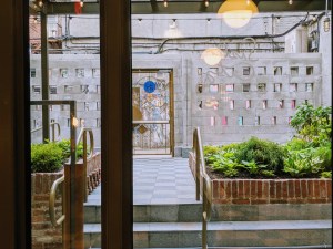 00100lportrait_00100_burst20190516180049347_cover