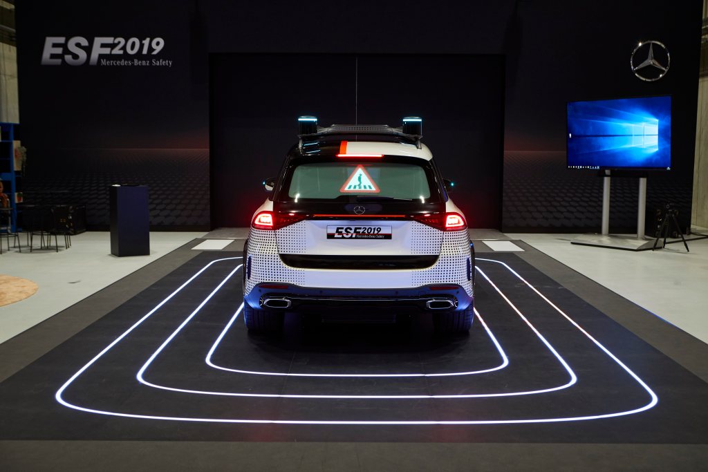 tecday-experimental-sicherheits-fahrzeug-esf-2019-sindelfingentecday-the-experimental-safety-vehicle-esf-2019-sindelfingen