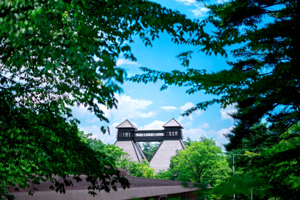 hakushu-distillery_nature_summer_distillery1