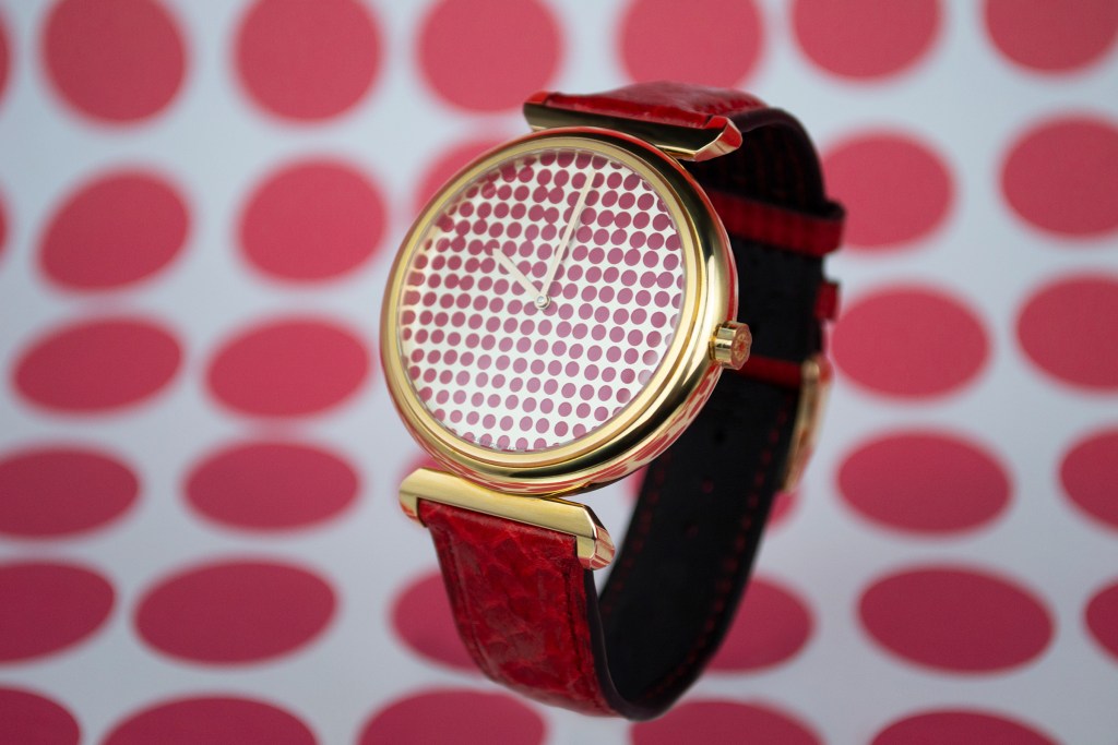 14_popart_red_dots_gold_background