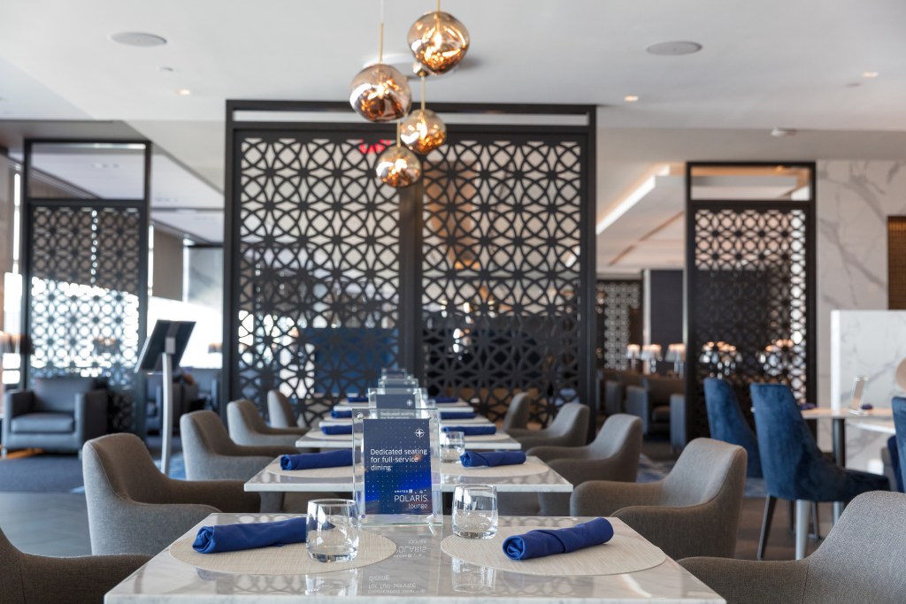 united-polaris-lounge-dining-room-at-ewr-2