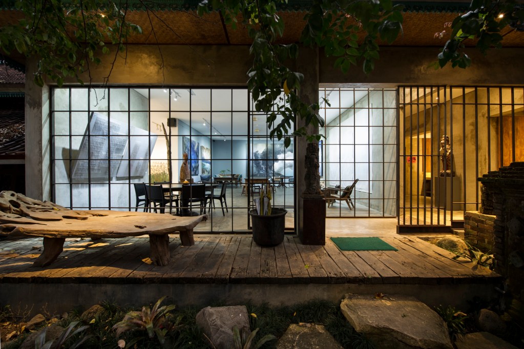 tonyraka-gallery-facade