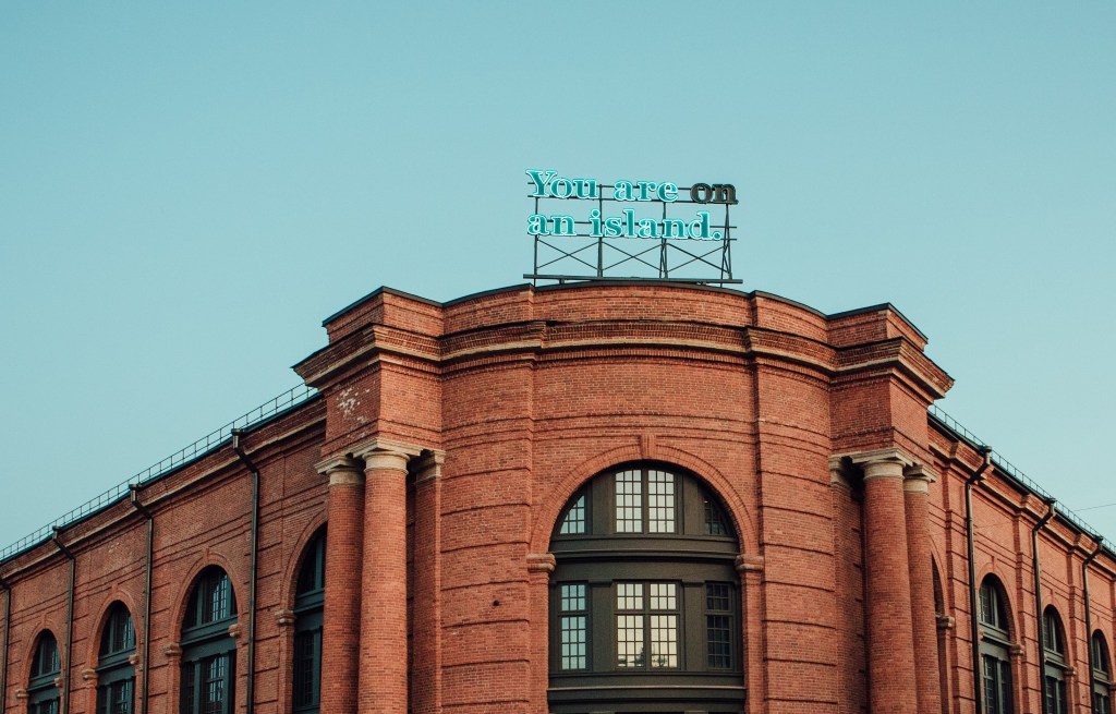 you-are-on-an-island-installation-by-alicia-eggert_photo-katya-nikitina_-2019-4