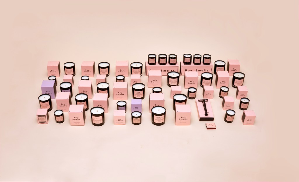 boy-smells-group-shot-diorama-light