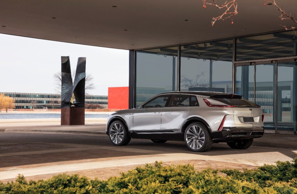 cadillac-lyriq-pairs-next-generation-battery-technology-with-a-b-8
