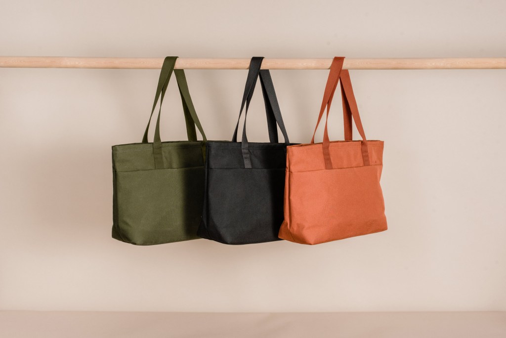 moment-mtw-tote-009