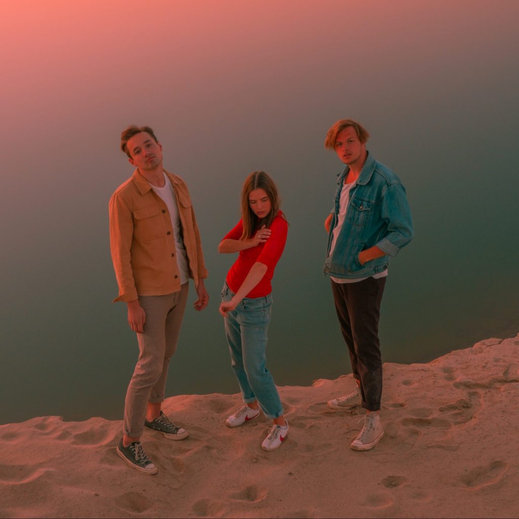 frankie-animal-peaches-promo-2