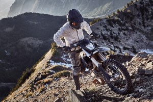 04_dirt-series_final-camo-in-environment