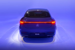 2021-04-05_image_2022-mercedes-eqs-11