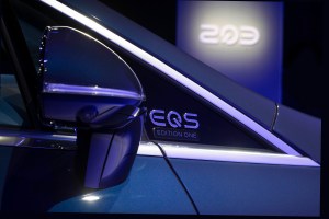 2021-04-05_image_2022-mercedes-eqs-20
