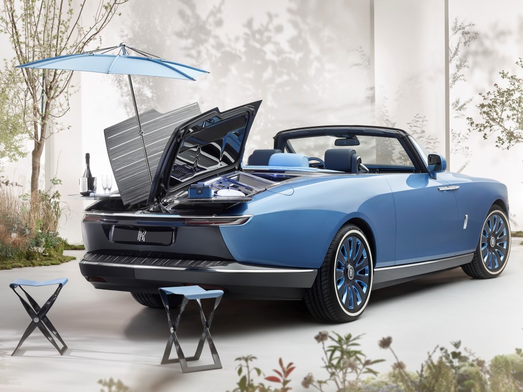 rolls-royce-boat-tail-hosting-suite-and-parasol-lifestyle