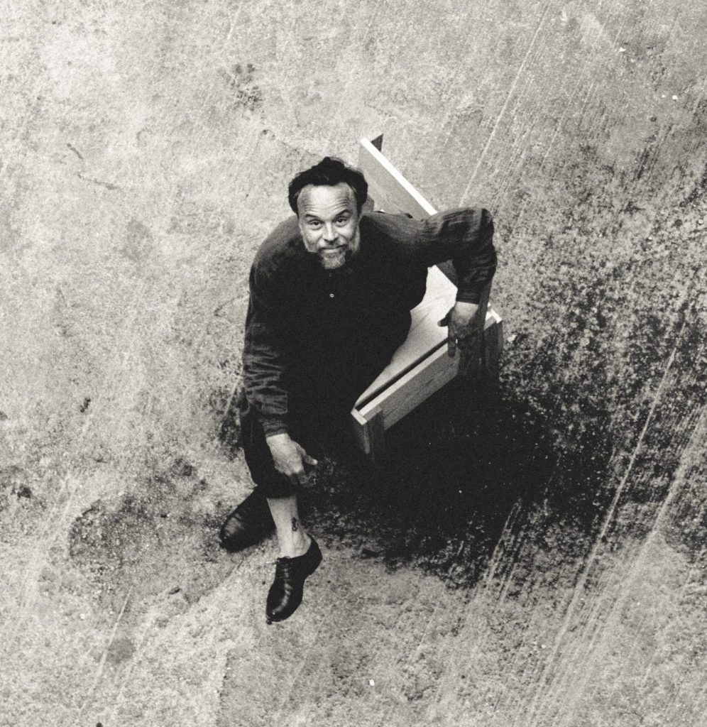 hi-res-image-rodrigo-amarante-by-eliot-lee-hazel