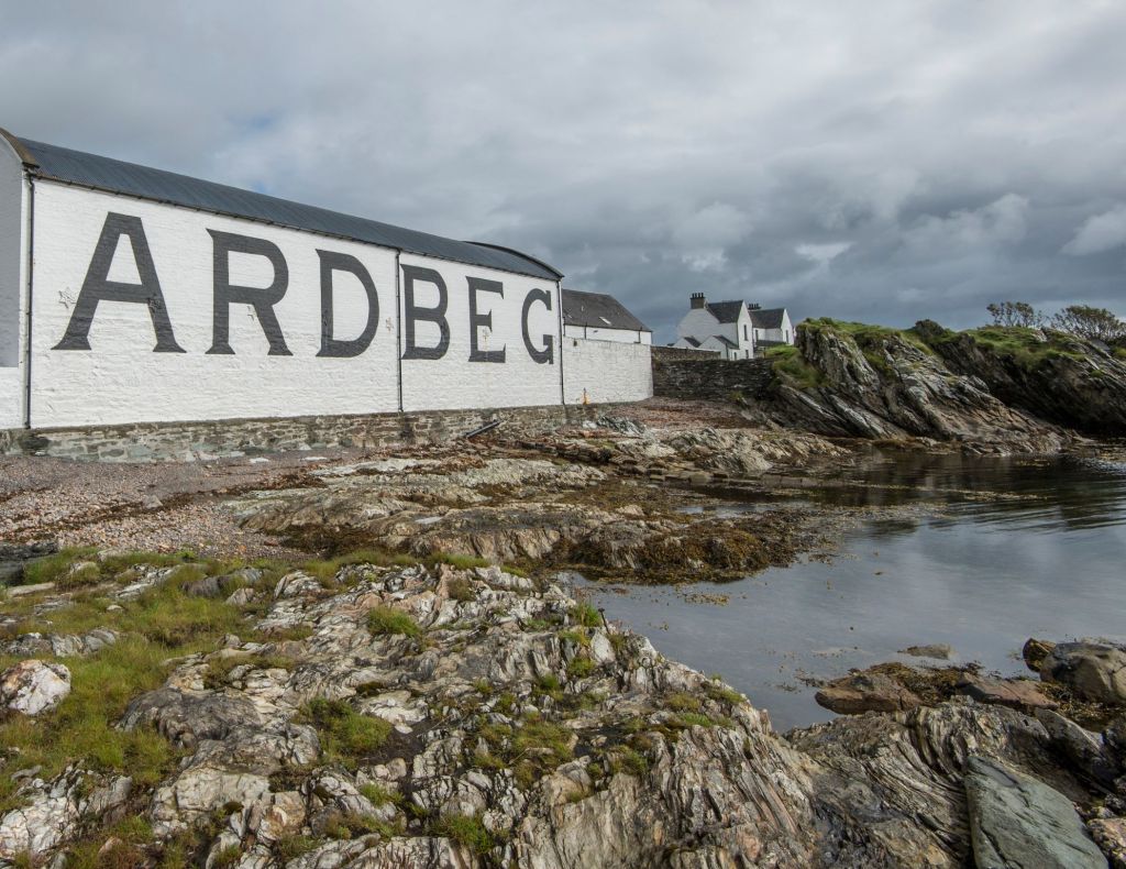ardbeg_distillery_exterior-2