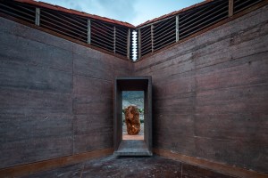 casa-silencio-exterior-artwork