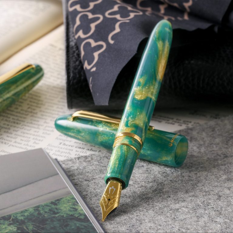 accutron-estie-traditional-fp-hero