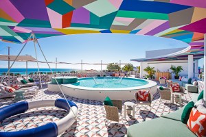 upside-day-at-moxy