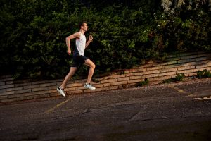 medium-jpeg-fw21-cloudstratus-whiteblack-m-editorial-2