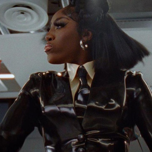 bree-runway-pressure