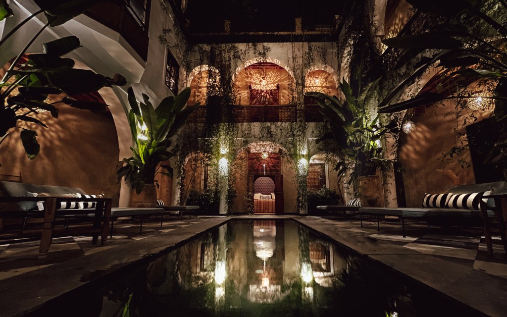 riad-sakkan-pool-night01