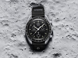 sc01_22_bioceramic_moonswatch_moon_ambiance