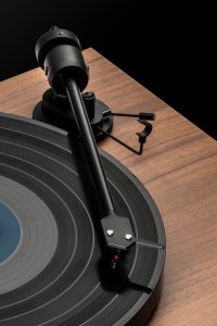 e1-playing-vinyl