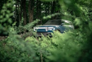 20220621_elliot-ross_mediadrives_r1s_off-road_2289