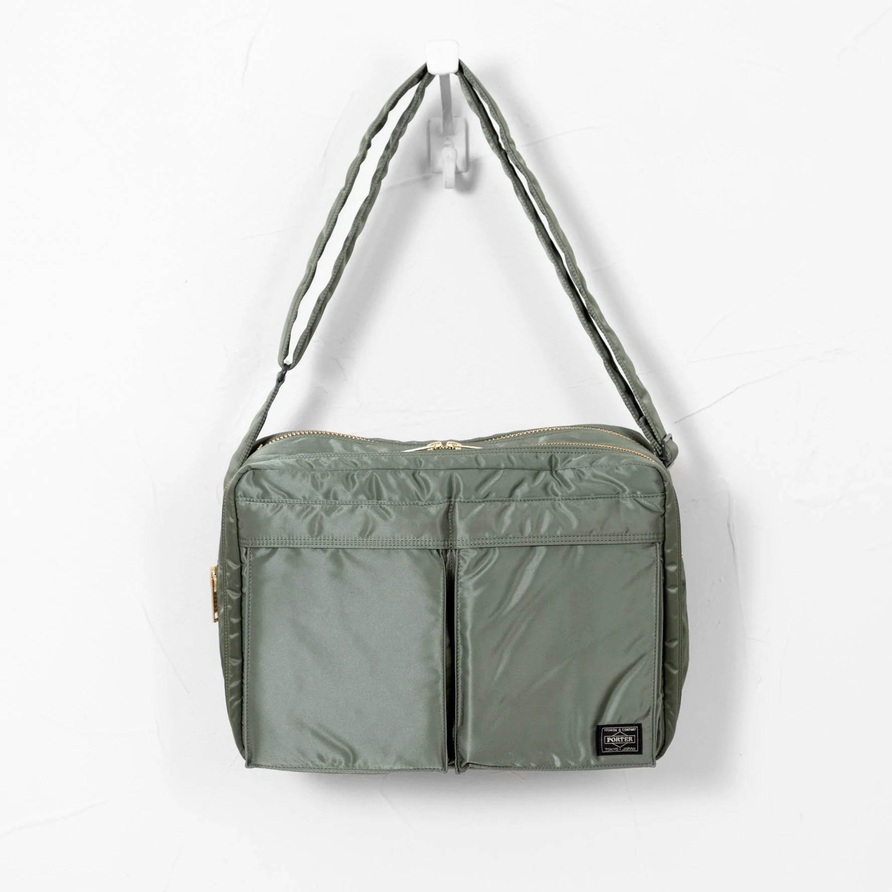 TANKER XL Shoulder Bag - COOL HUNTING®