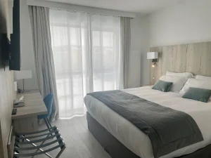 f17f64_417c67e0de184a6abf9b57877d5cdccemv2