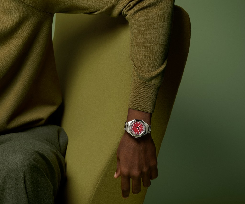 hero-zenith_defy-revival-a3691_lifestyle