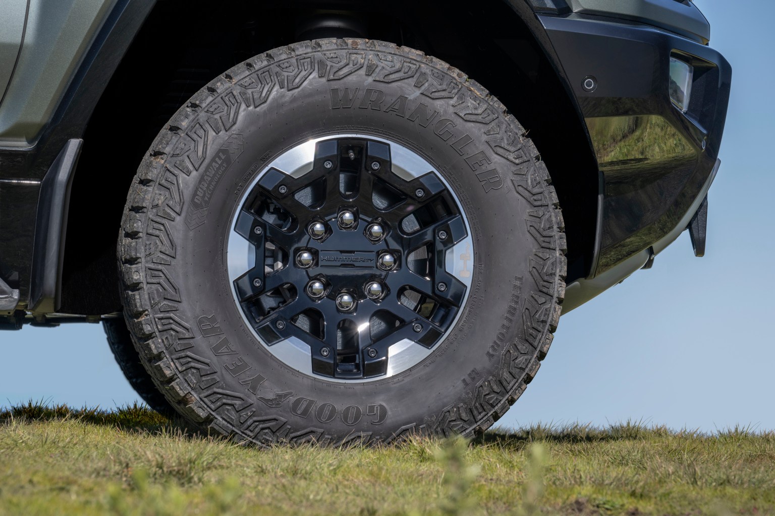 Hummer Test Test Drive: 2024 GMC Hummer EV SUV First Edition - COOL HUNTING®