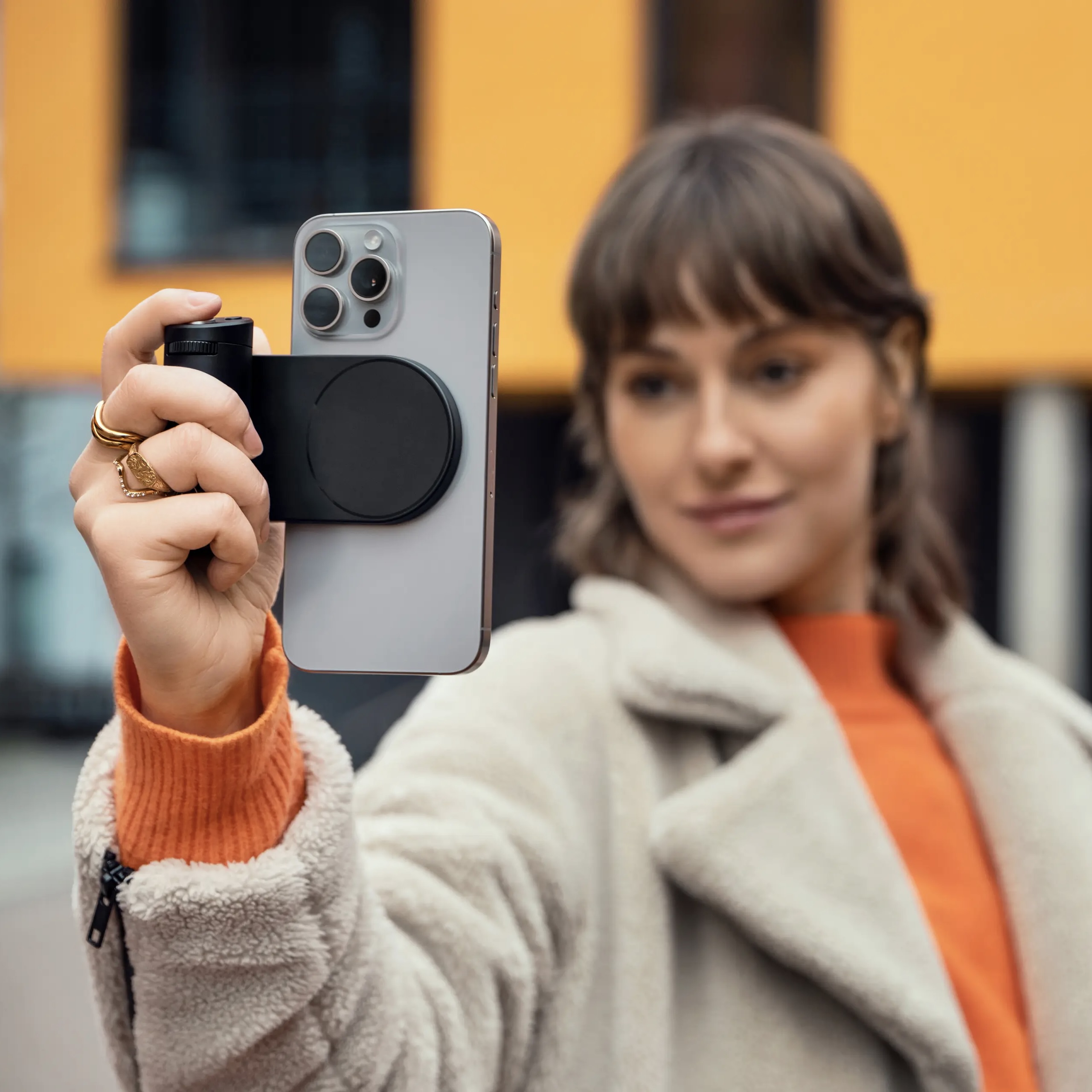 leica_lux_grip_selfie