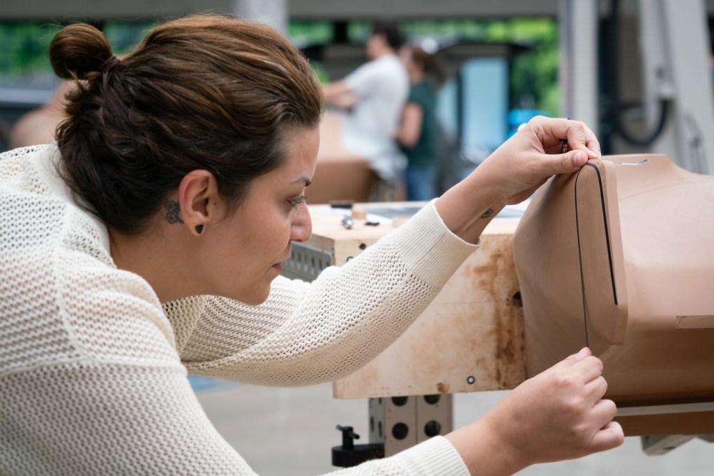 general-motors-advanced-design-pasadena_creative-designer-junia-lapp-working-on-clay-mode