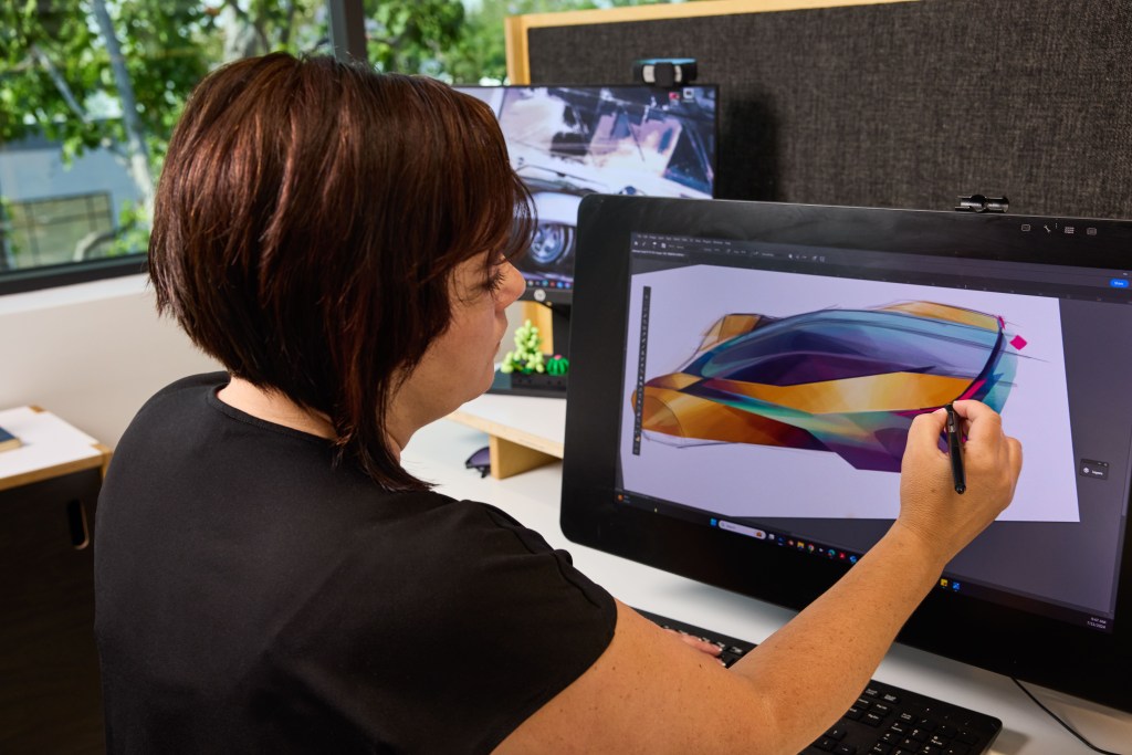 general-motors-advanced-design-pasadena_exterior-designer-laura-arias-digitally-sketching