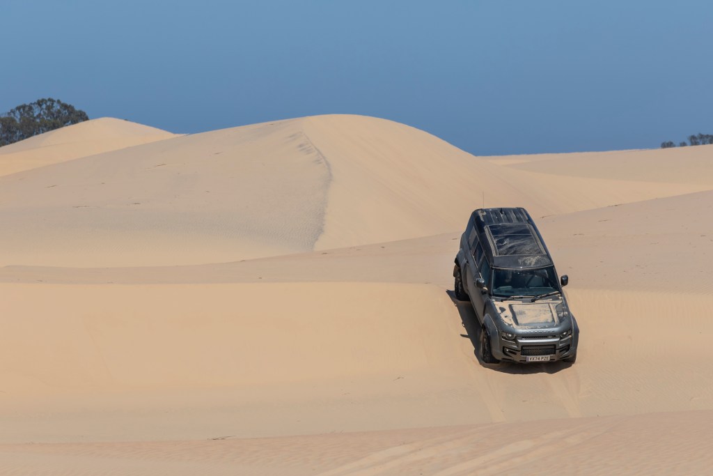 defender_octa-_r1_us_drive_155