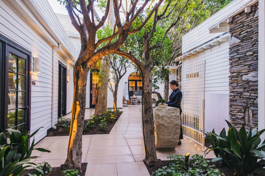 somni-entrance-daytime