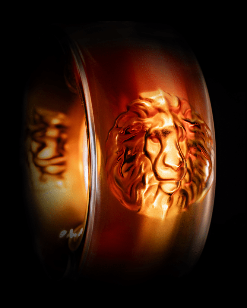 A detail of the lion emlem on the Lalique 505 Edition bottle.