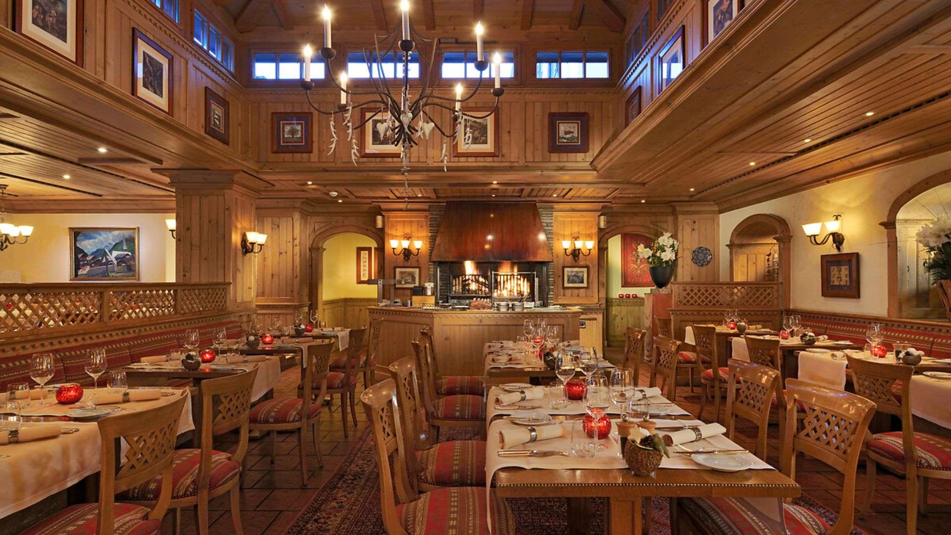 The main dining room at Grill Le Cervin.