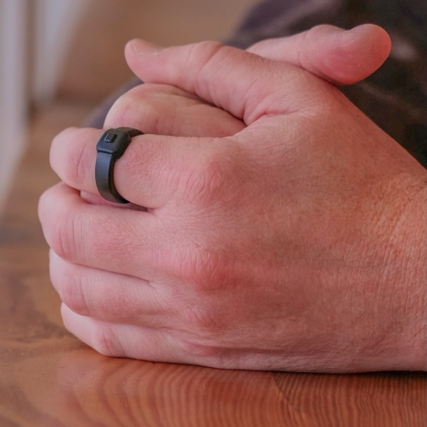 A person's hand with a Pebble Index 01 ring worn on a finger