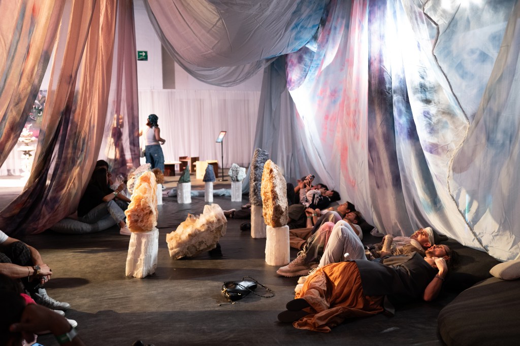 stan-house-x-soft-walls-instrallation-at-unique-design-courtesy-of-sam-takataka