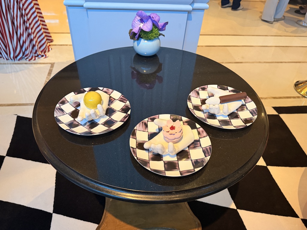 The image shows Dr. William Lim's desrts made in collaboration with the pastry chefs at The Peninsula Hong Kong, available for the duration of the program