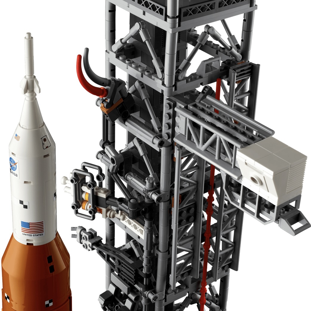 Lego_NASA_Artemis_Space_Launch_System—detail