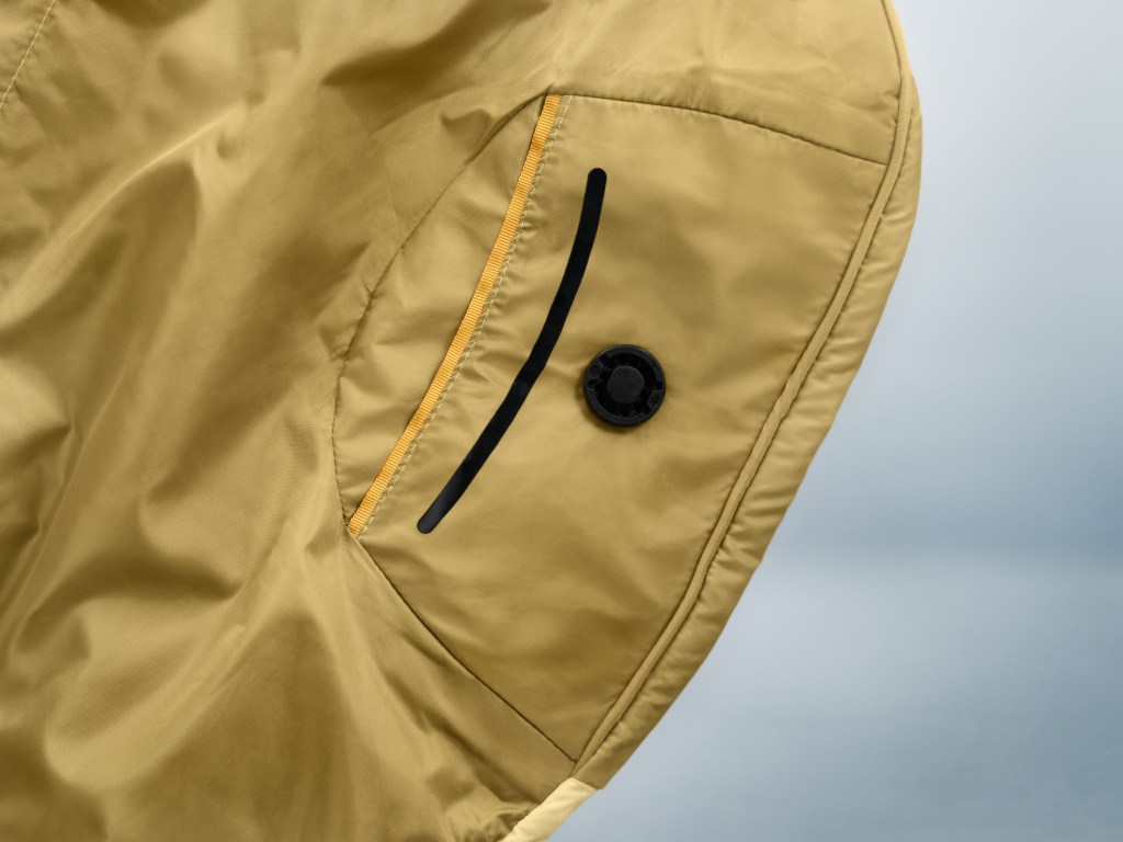 A detail of the FIDLOCK closure on The North Face Universal One sleeping bag.