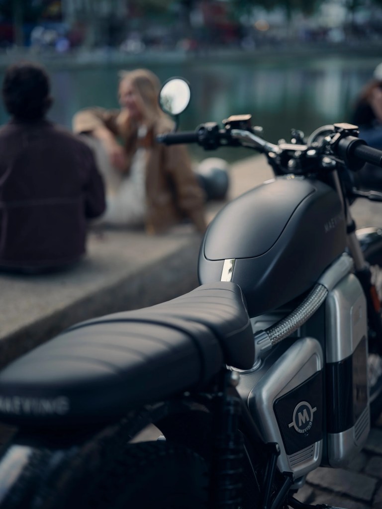 A detail of Maeving RM2's longer seat.